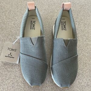 NEW in Box Women’s Shoes by Toms size 7